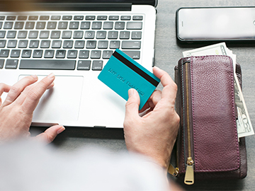 Online Alışveriş Yapan İnsan